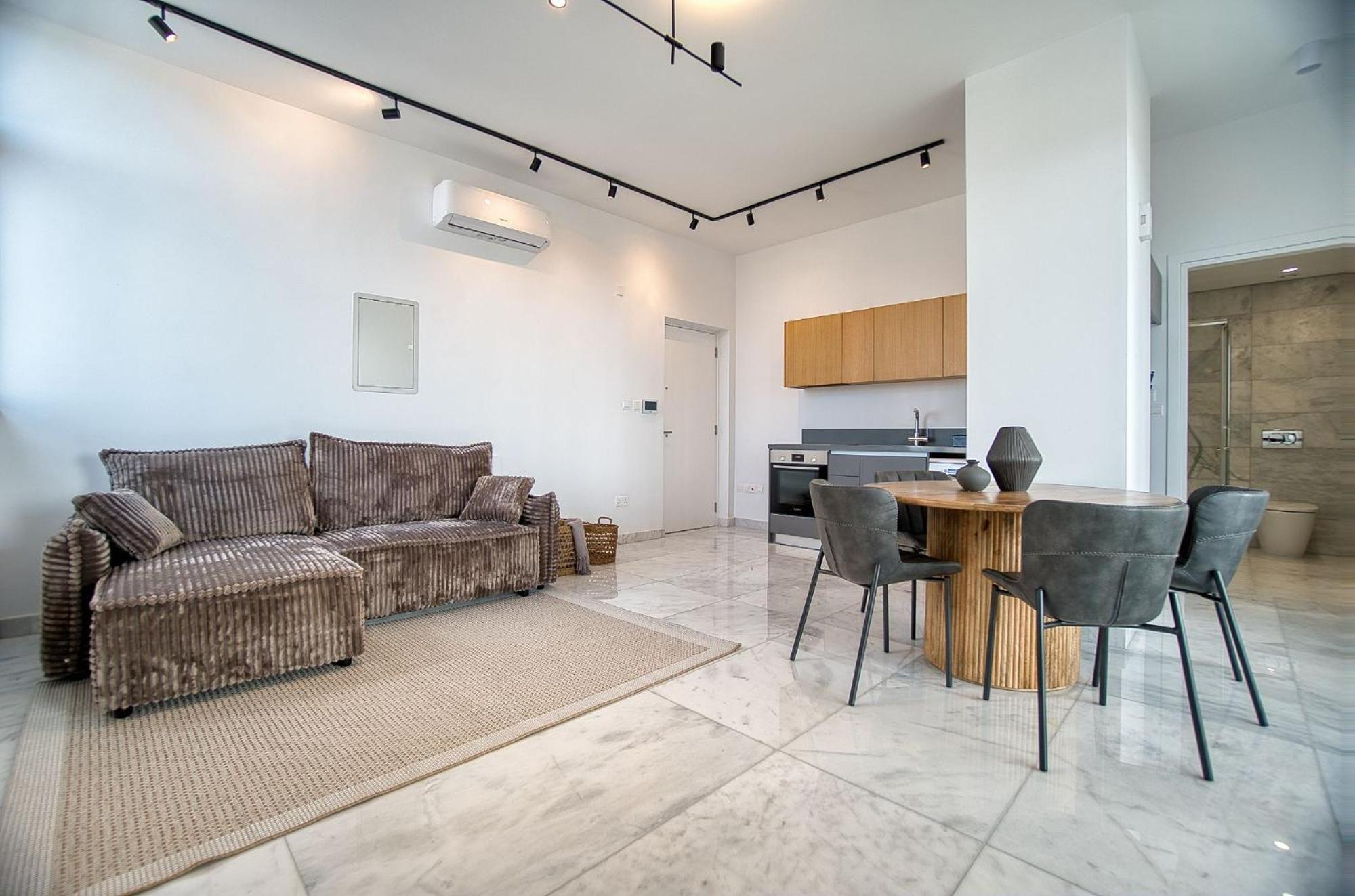 City 202 1 Bed Apartment *